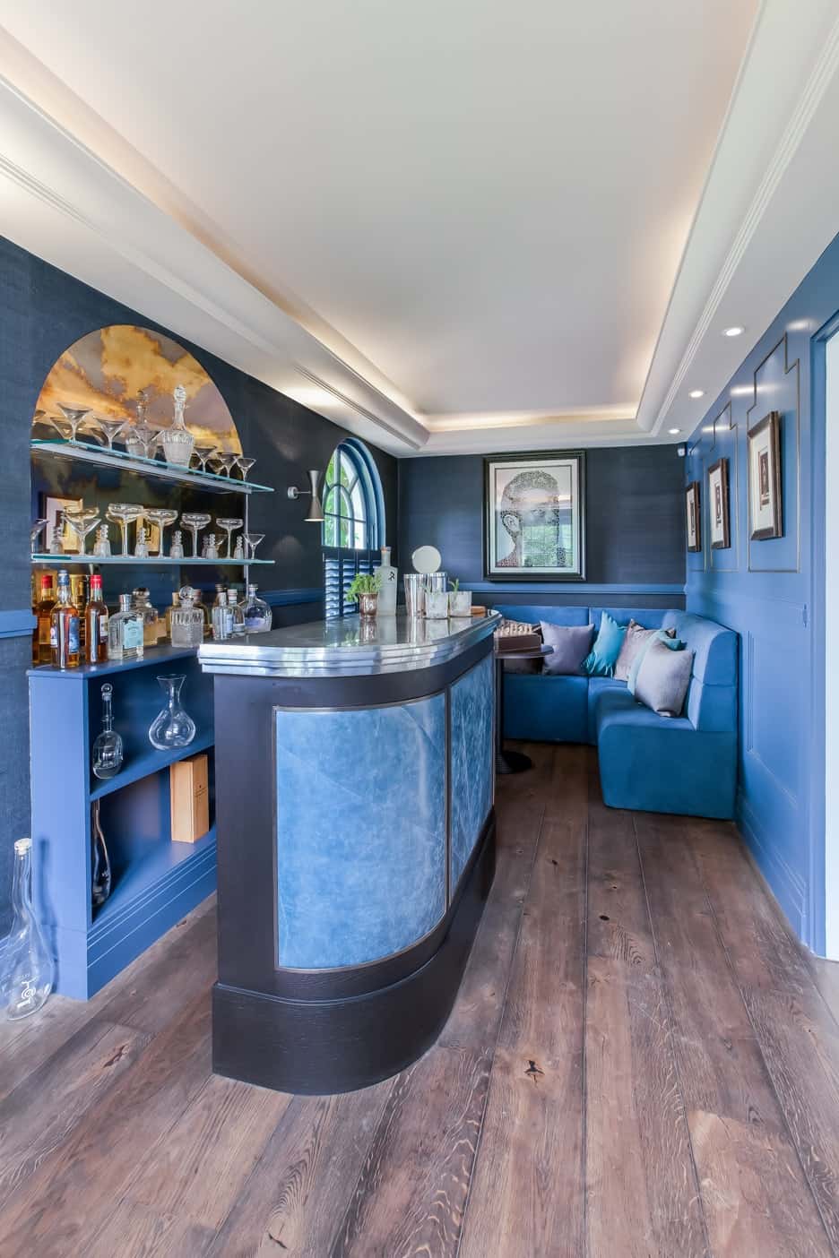 Luxurious Blue Bar, Buckinghamshire